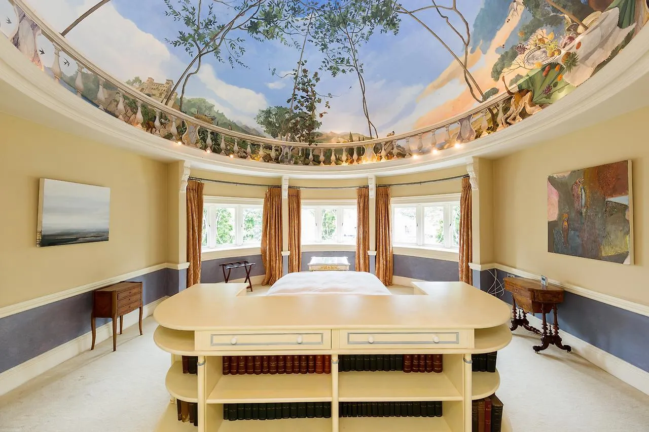 The Magical Embassy Villa Dublin 0*,  Ireland