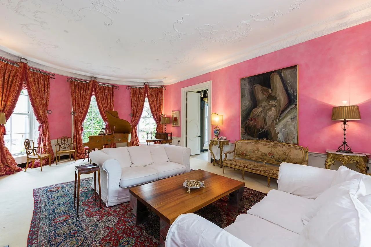 The Magical Embassy Villa Dublin 0*,